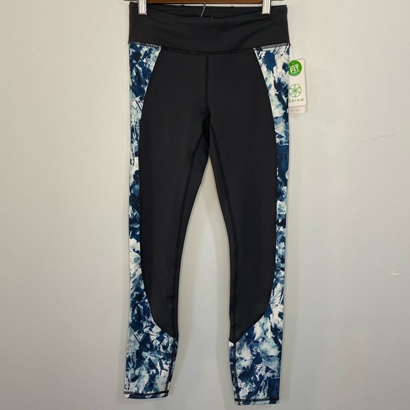 GAIAM Pants - GAIAM 7/8 Leggings. Size XS